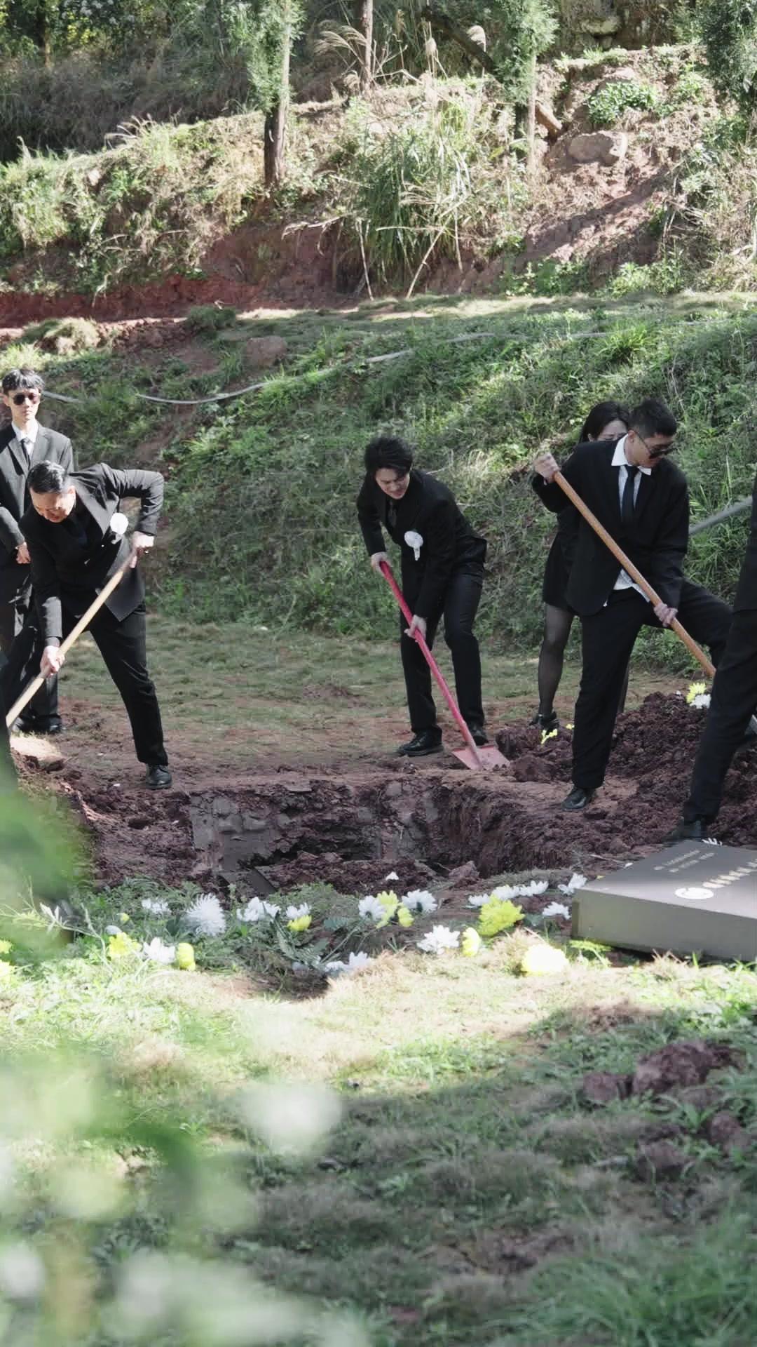 假深情佈死局