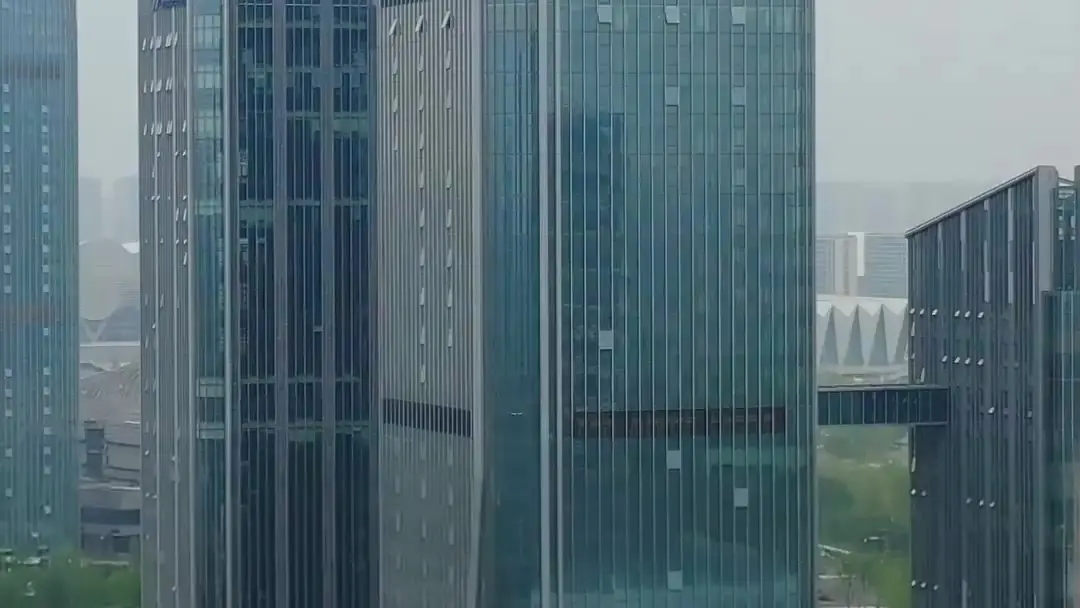 One Last Tick Before Regret: The Elevator That Held Its Breath