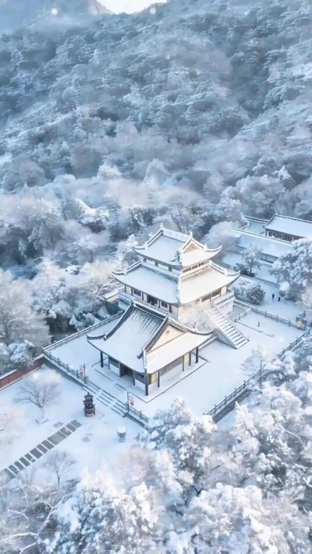 L’AMOUR TOMBE AVEC LA NEIGE