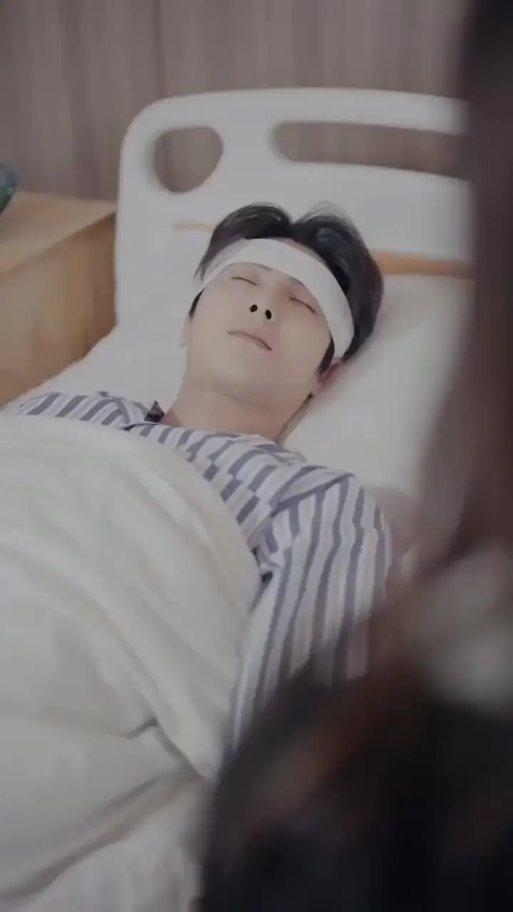 In Love with the Helplessly Romantic CEO Episode 24