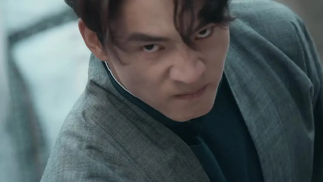 石块压身时，他眼里的光比刀还锋利
