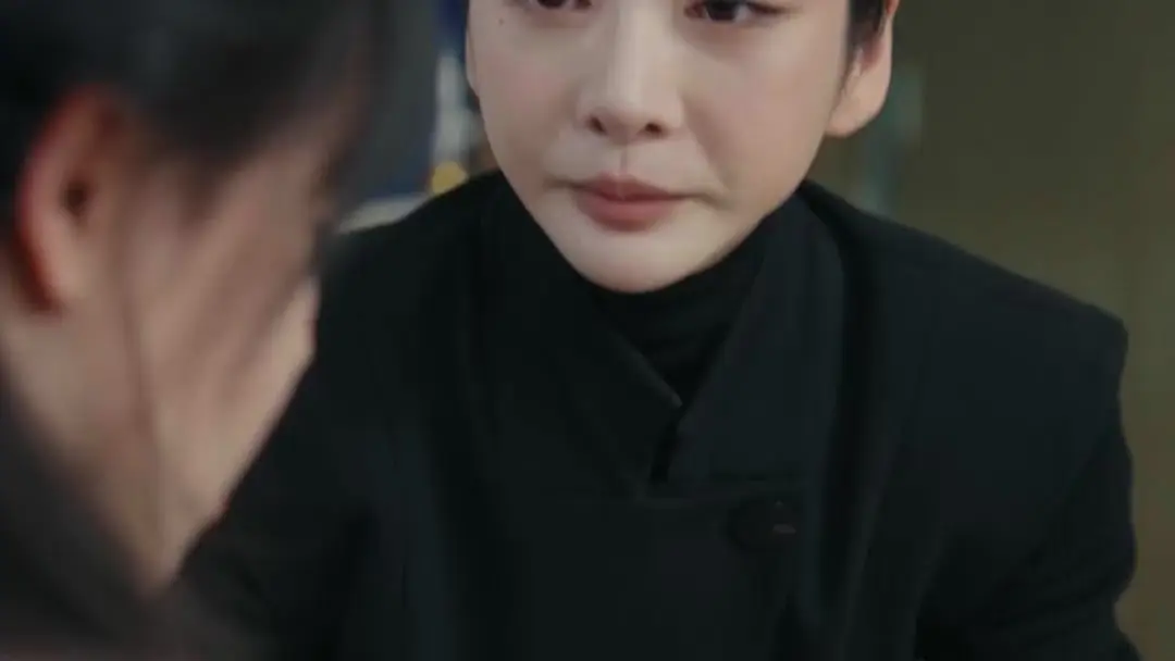 A restaurant owner? The queen! When Lace Meets Silence in 'The Silent Banquet'