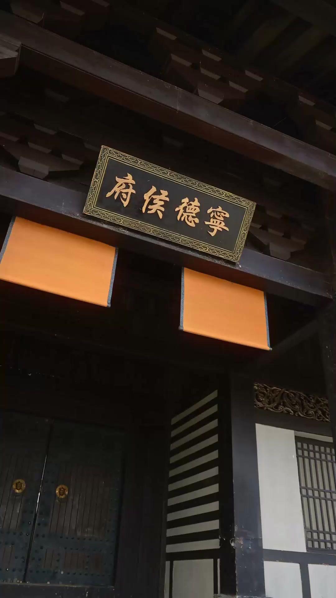 裴大人是個黏人精
