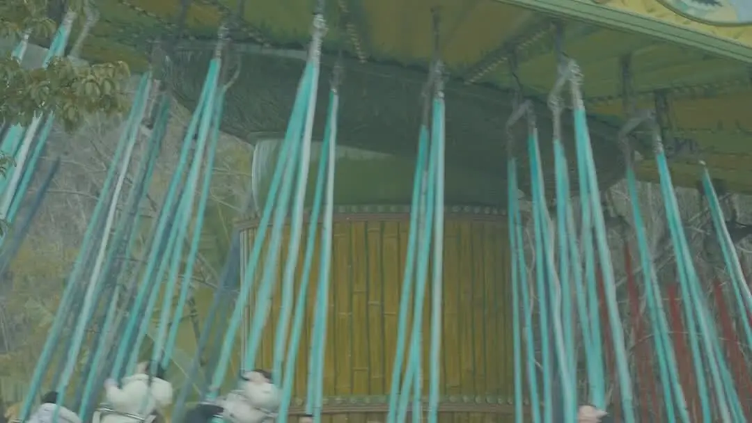 또 한 해의 끝에서, 토끼 귀와 빨간 재킷 사이의 미묘한 거리감