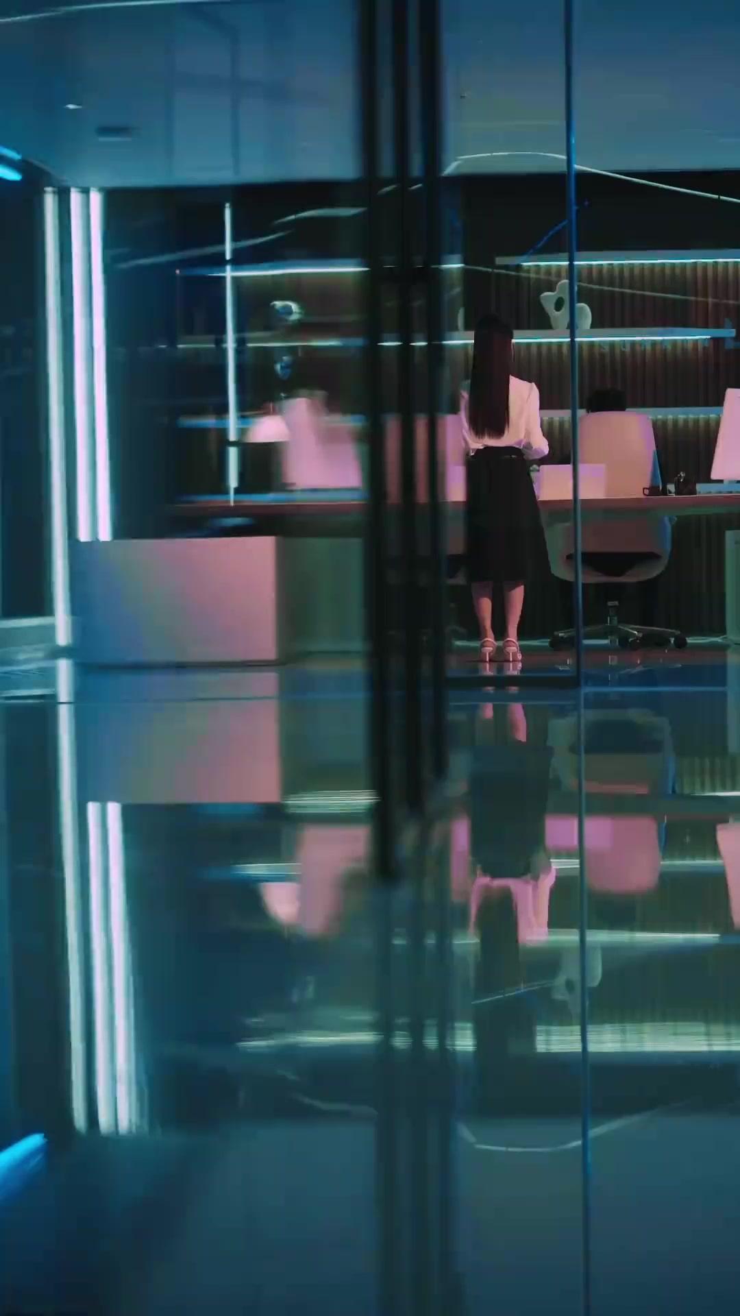 Secretaria de día, enamorada de noche