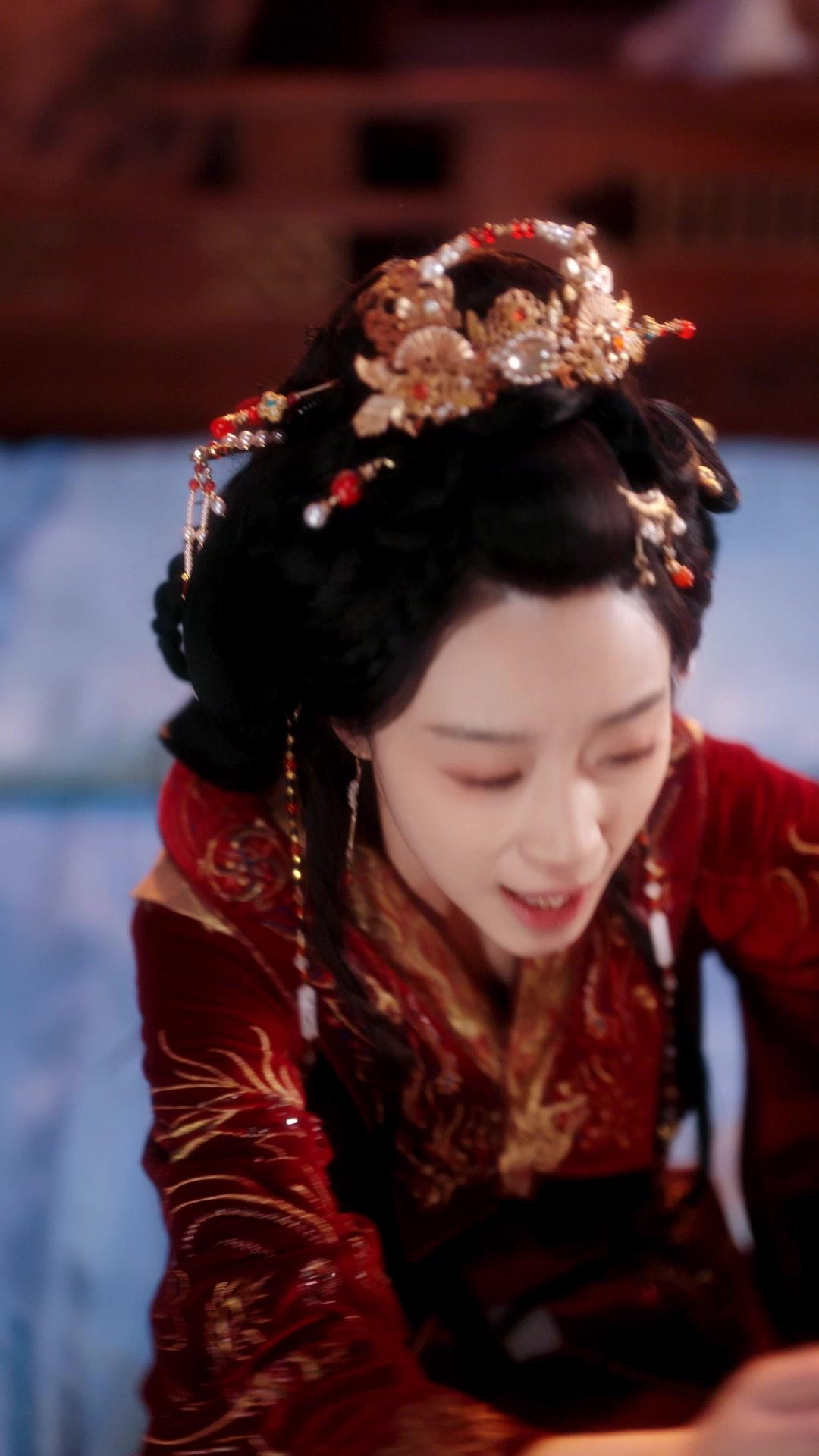 Her Radiance, His Path