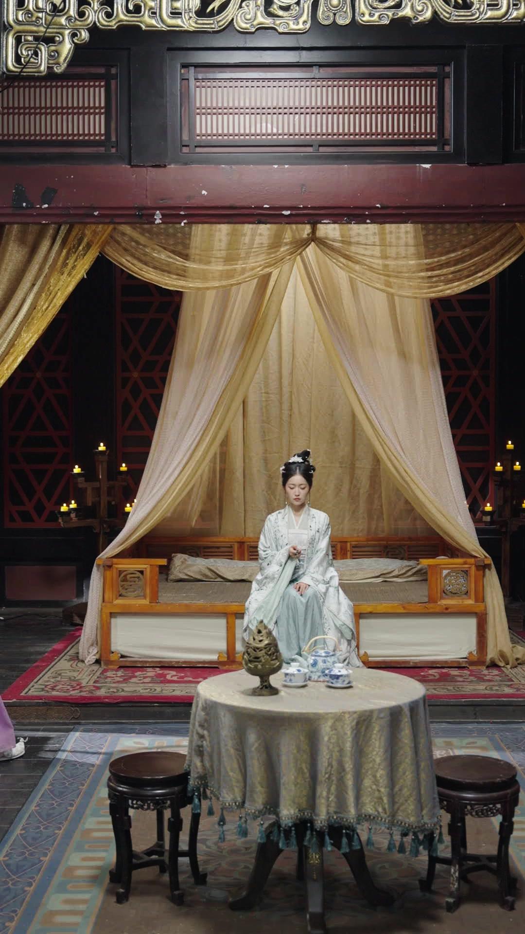Who's the Real Queen?
