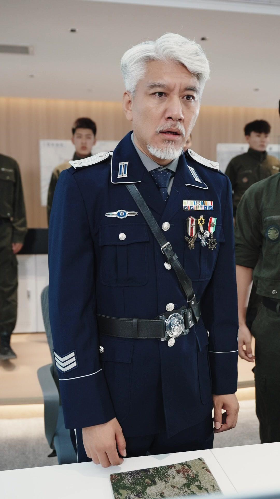 LE SOLEIL DE L'ARMÉE