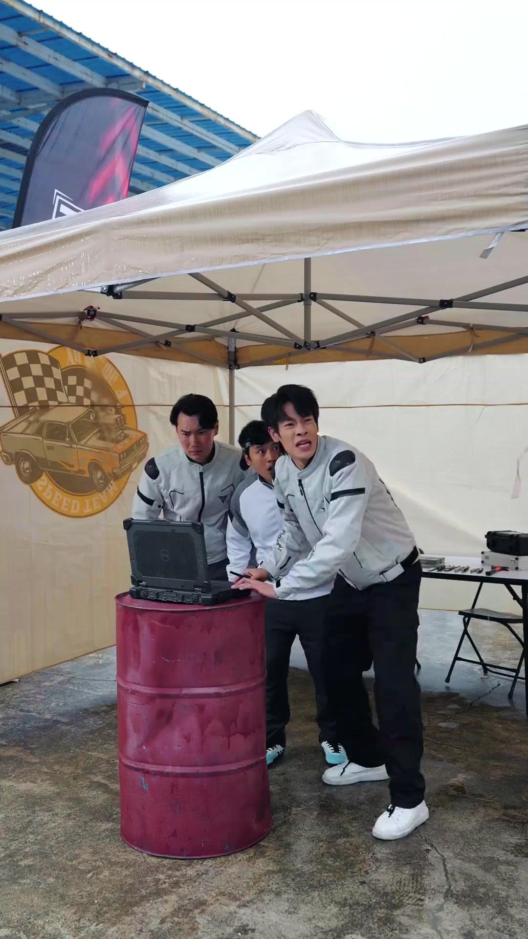 (Doblado) Este chofer es imparable