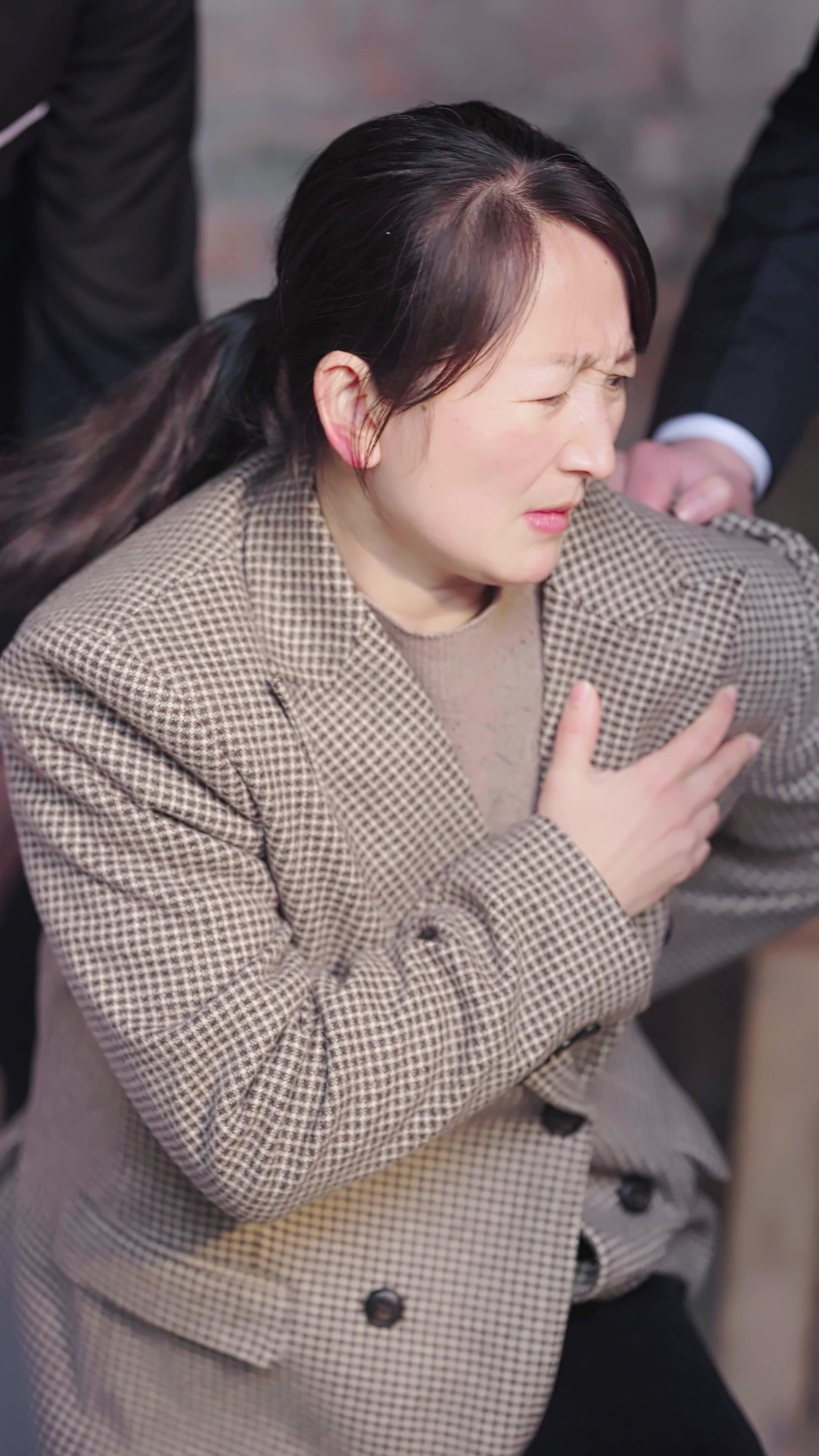Bước Qua Bóng Tối
