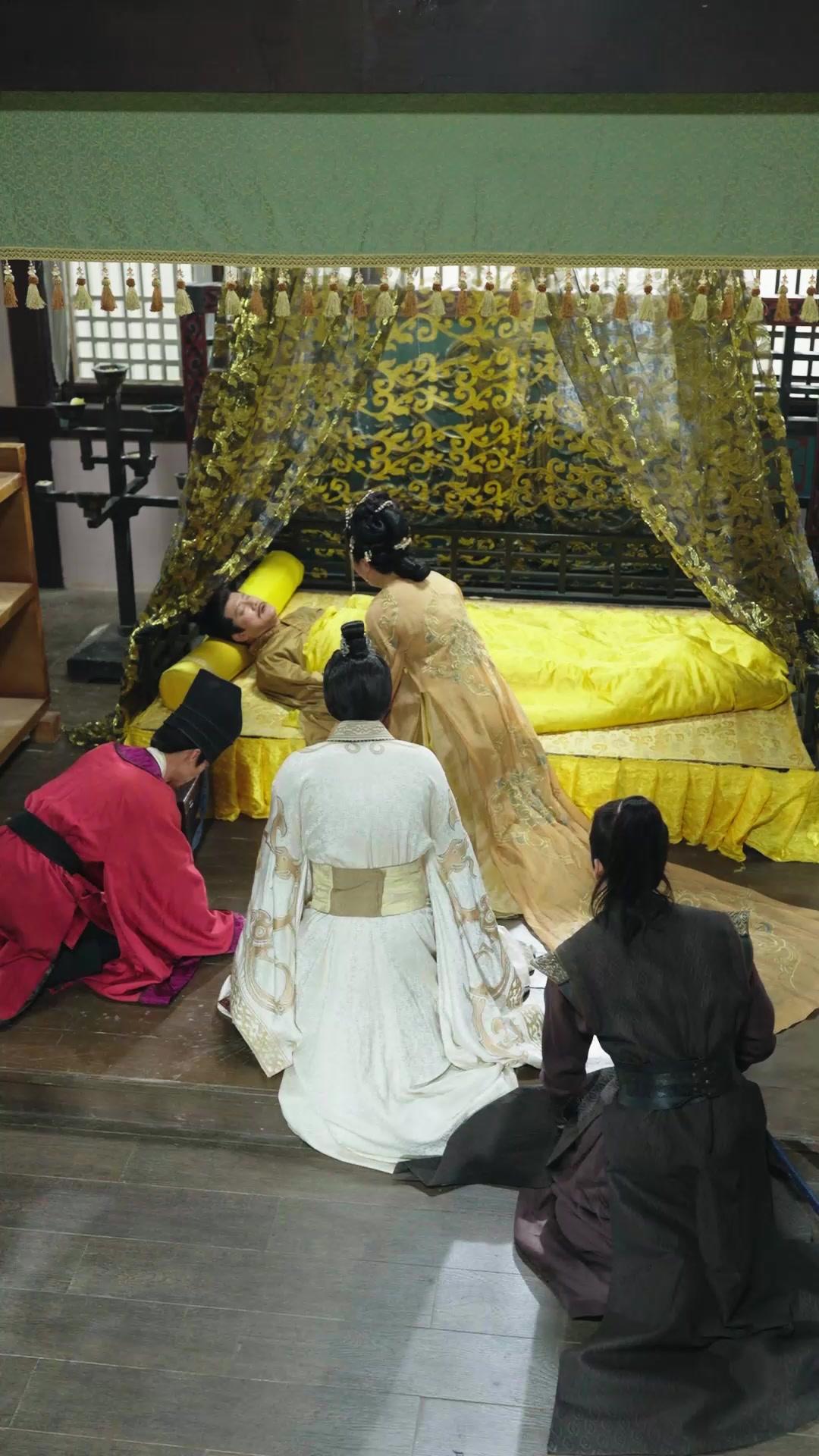  LA REINE CACHÉE