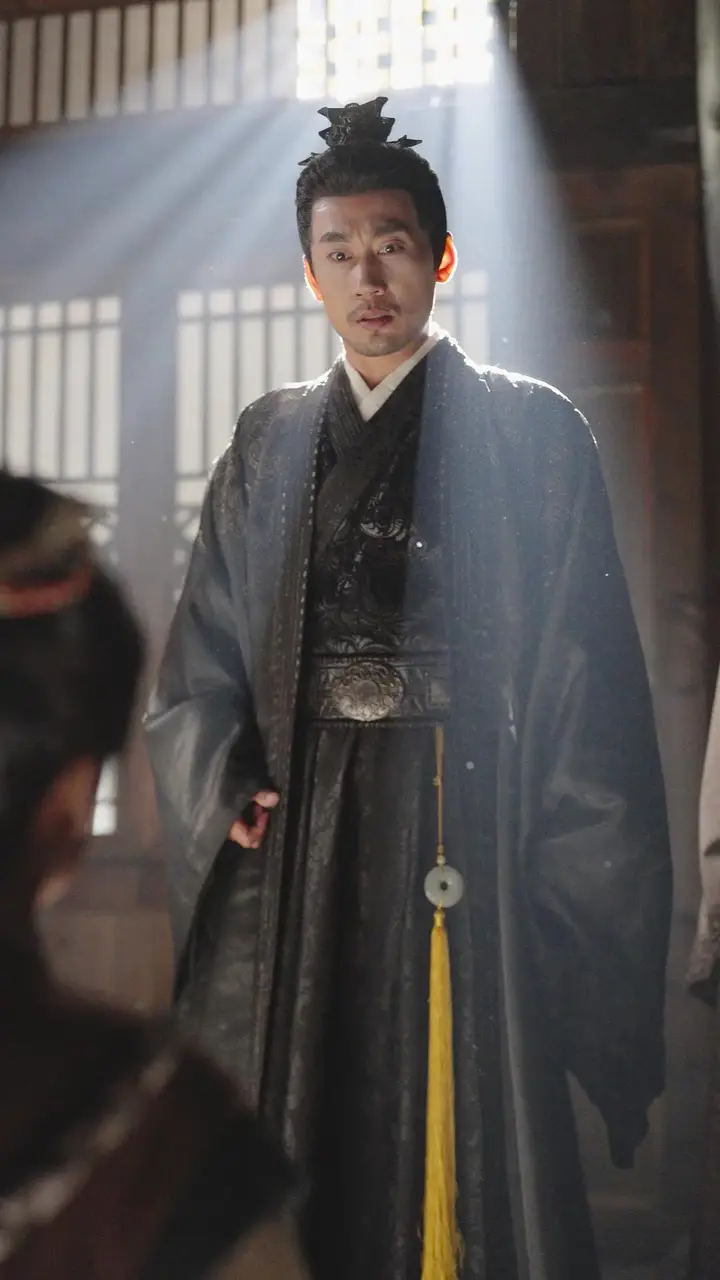 I, the Emperor, Tolerated You Because of Her! Episode 30