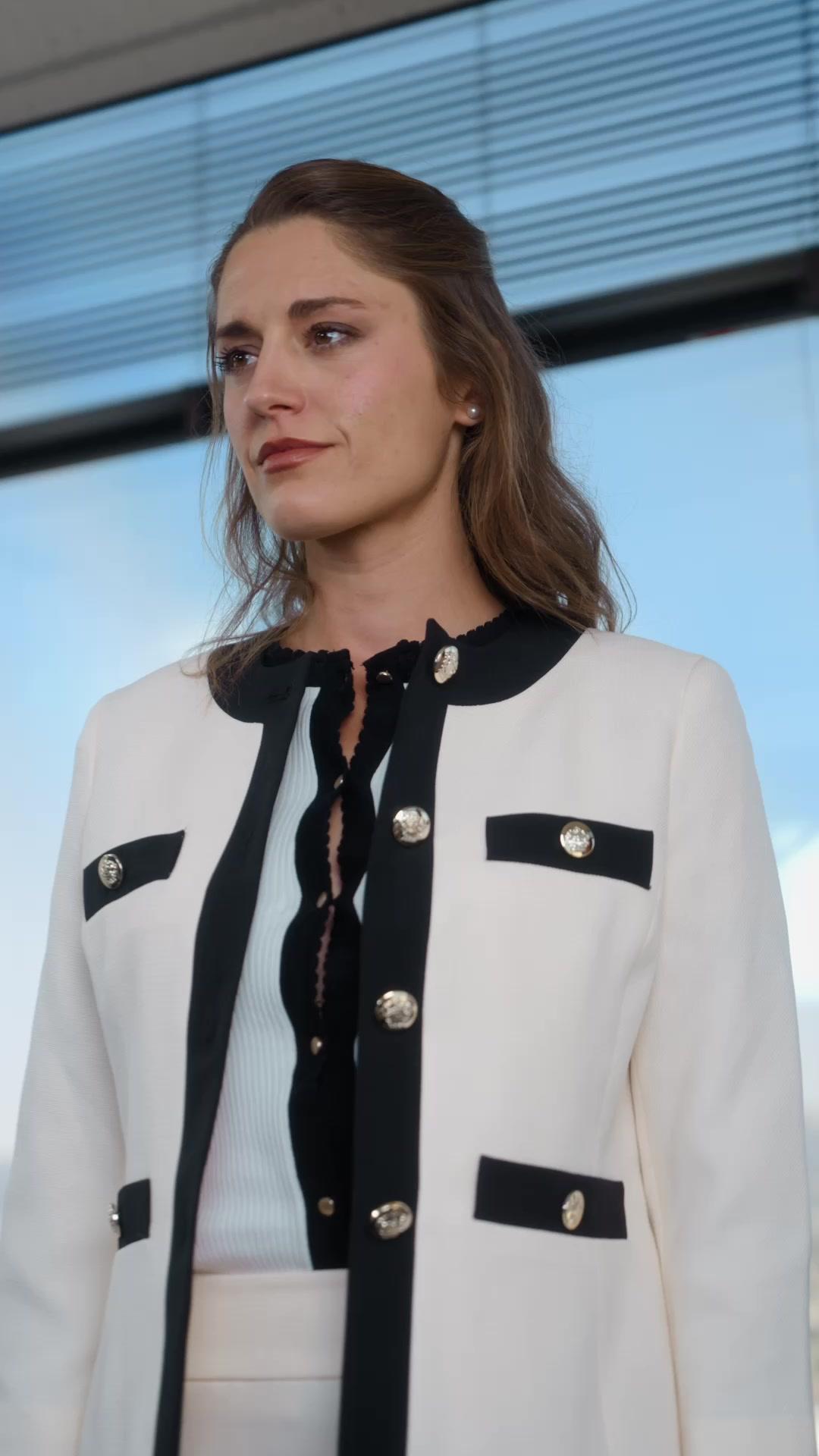 Ella volvió