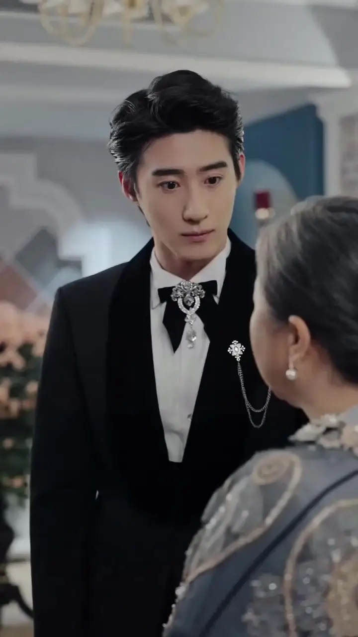 In Love with the Helplessly Romantic CEO Episode 35