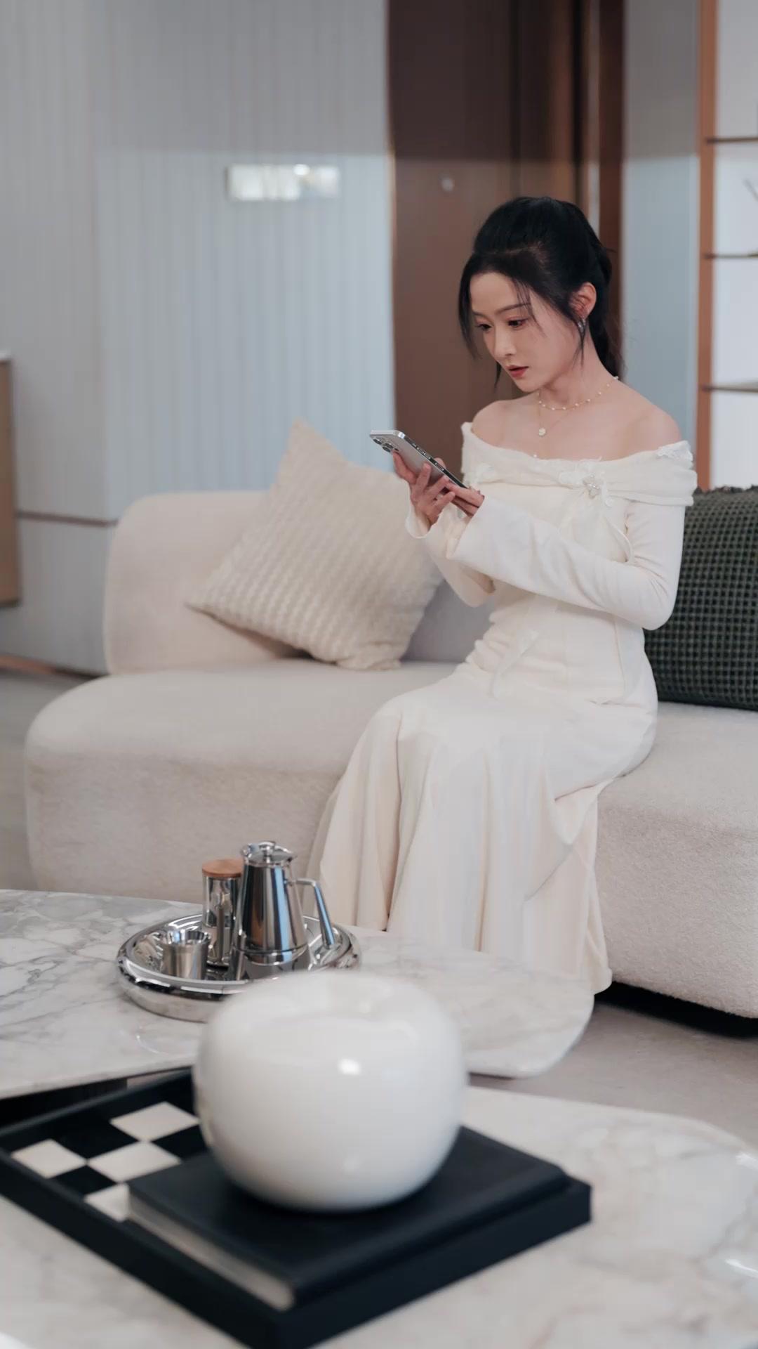 LE REGRET QUI NOUS LIE