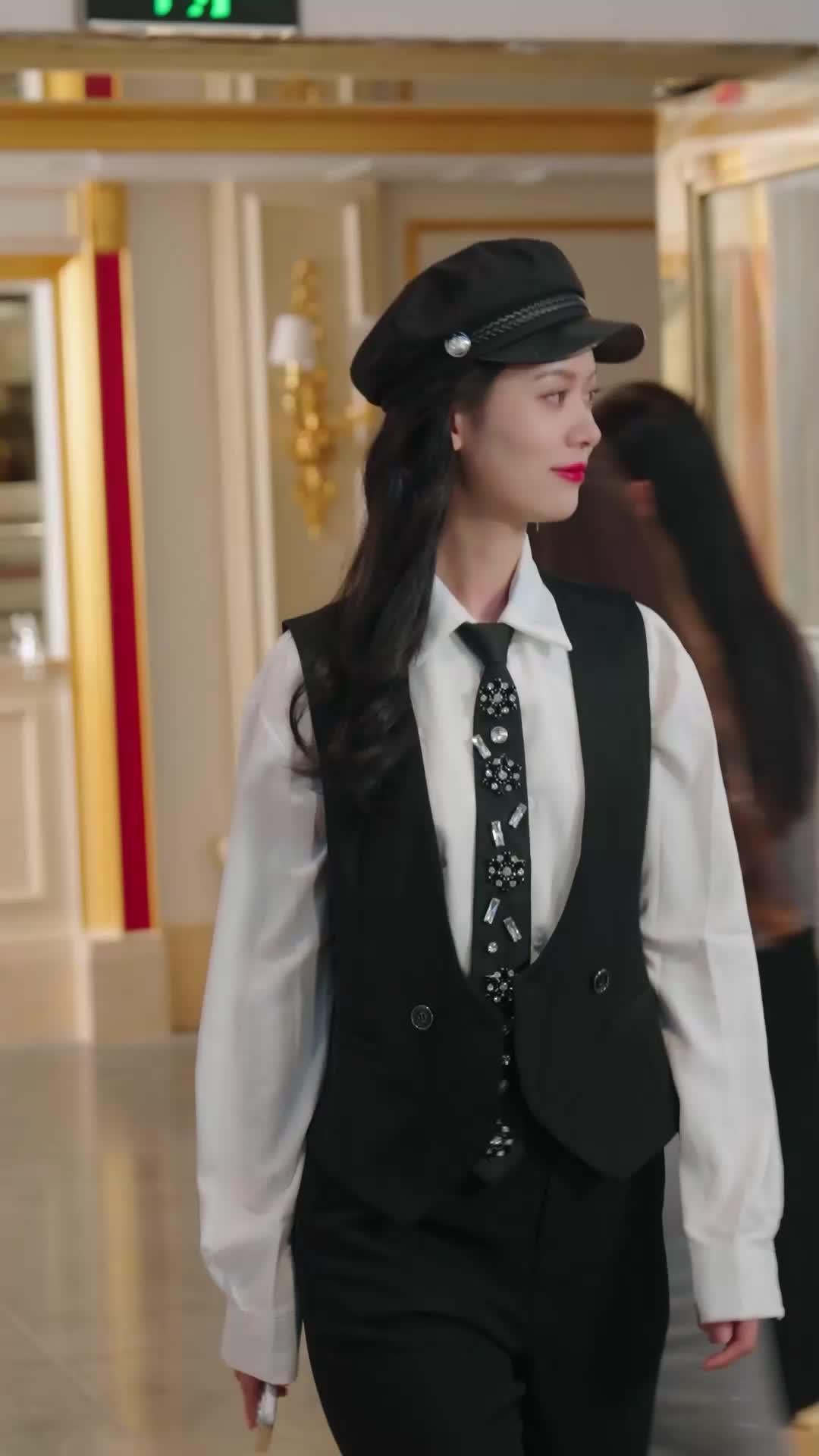 너무 가까운 비서