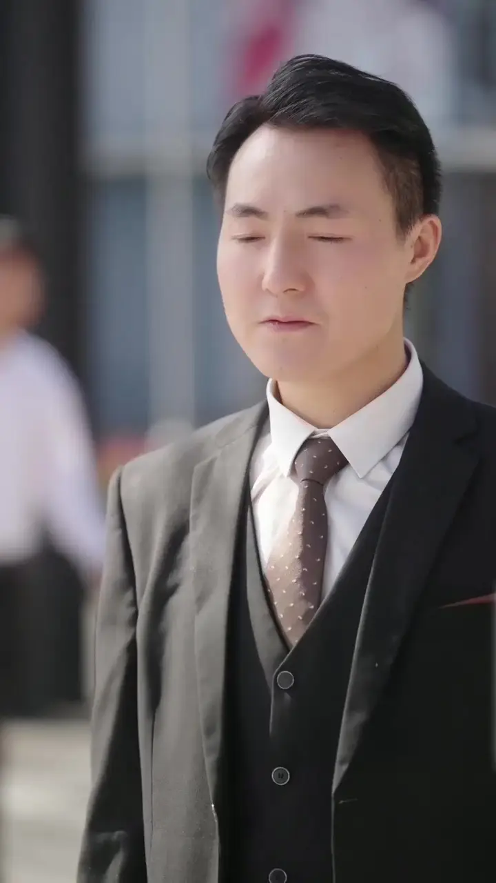 In Love with the Helplessly Romantic CEO Episode 70