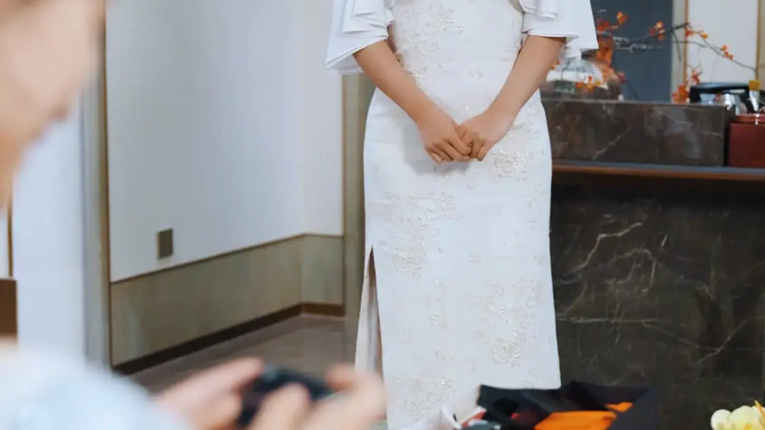 Nhà Bạc Bị Vợ Bán: Chiếc Quạt Gỗ Và Nụ Cười Giả Tạo