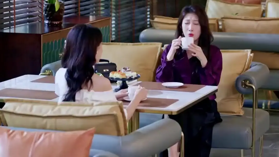 I'm My Boss's Secret Nanny! The Coffee Shop Confrontation That Shattered Polite Facades