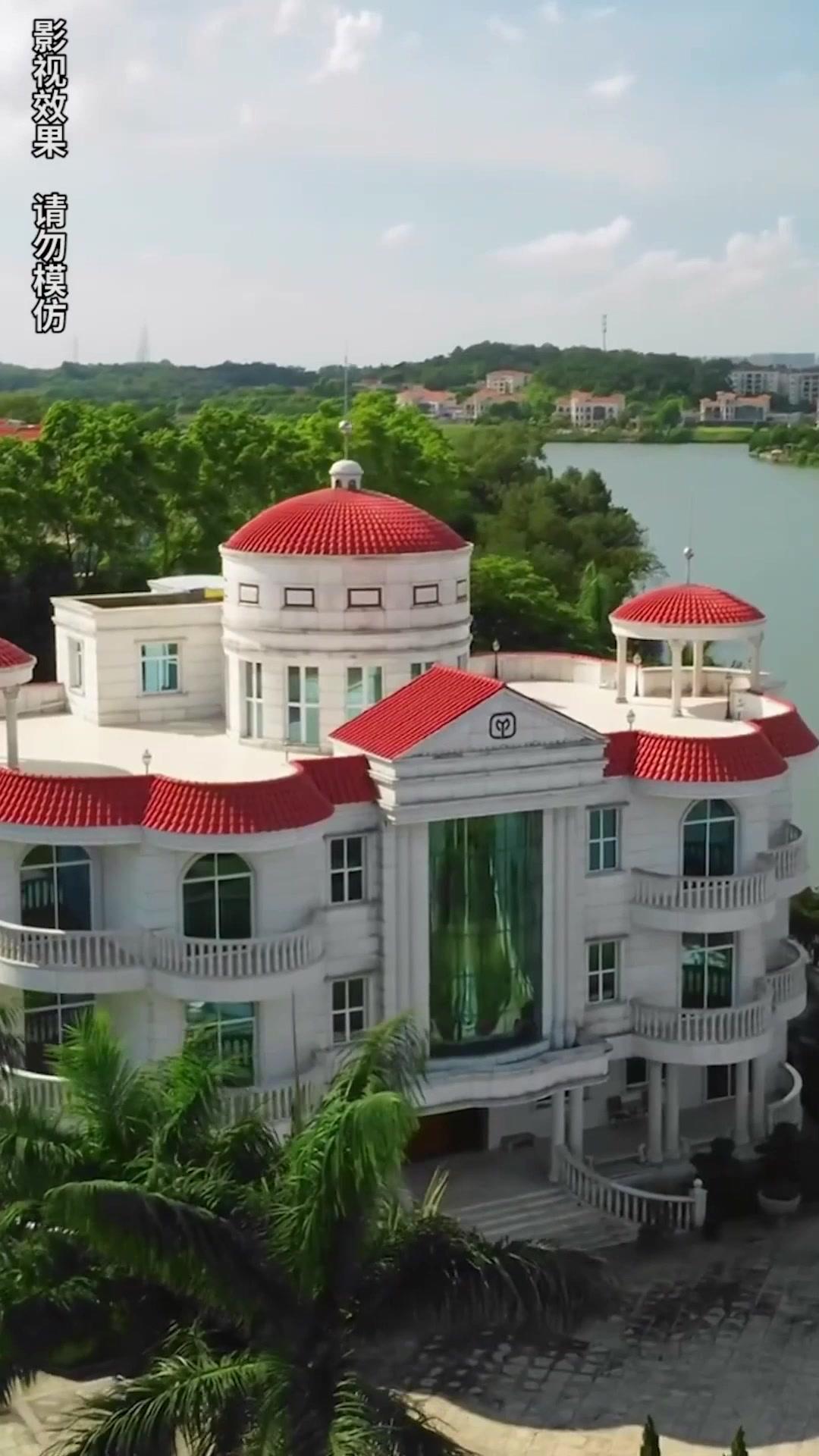 Batal Tunangan, Dapat Suami Sultan
