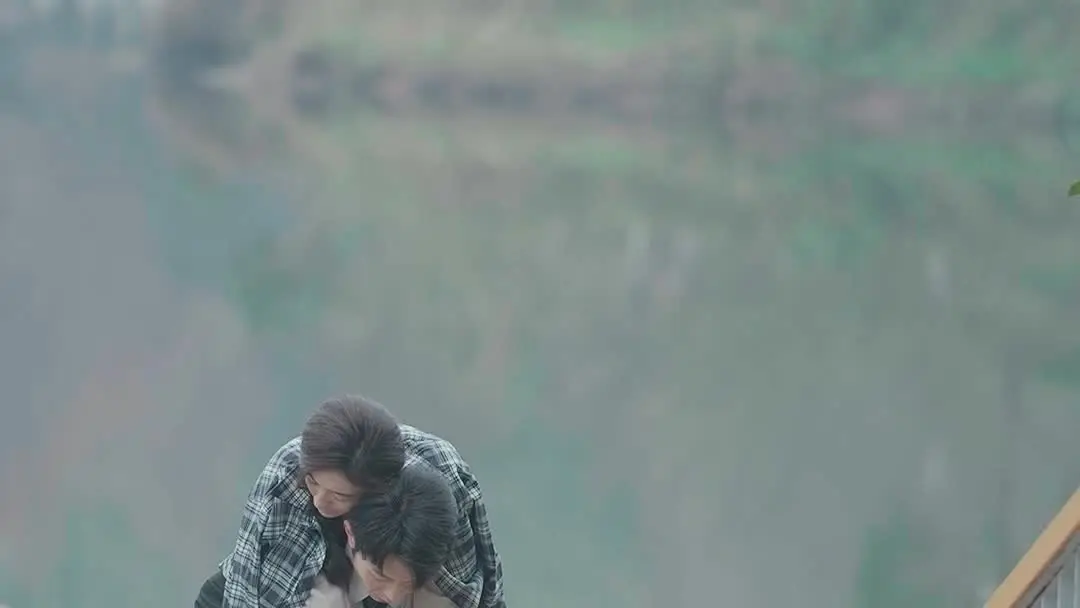 Malammu Tahun Baru Lagi: Pelukan yang Mengguncang Jiwa di Tepi Danau