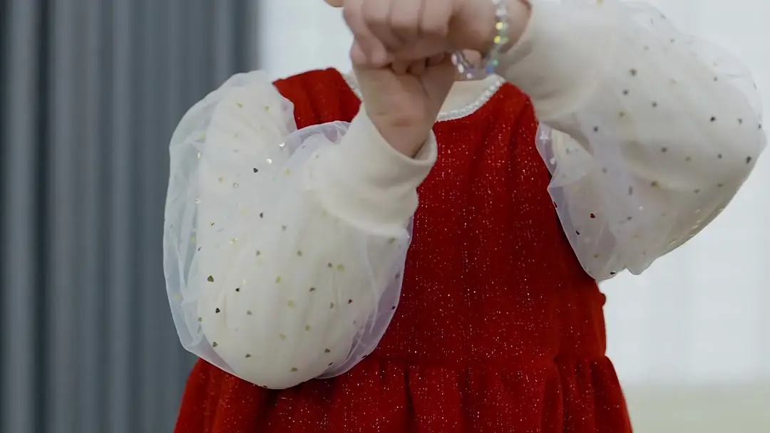 Viola, la fata sella fortuna: il segreto della bambina in rosso