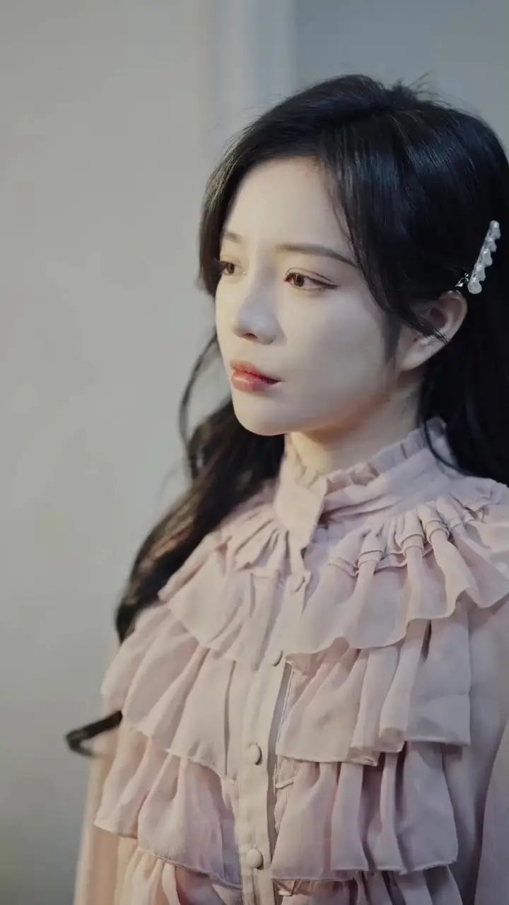In Love with the Helplessly Romantic CEO Episode 74