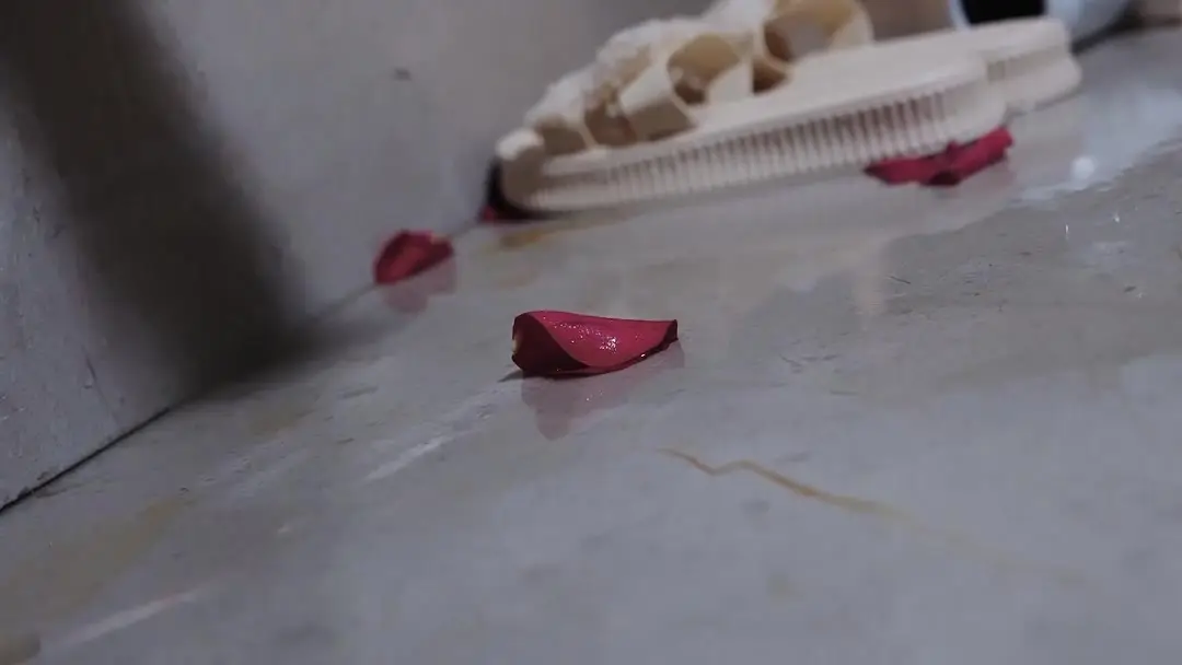 Kill Me On New Year's Eve: The Bloodstain That Broke the Silence