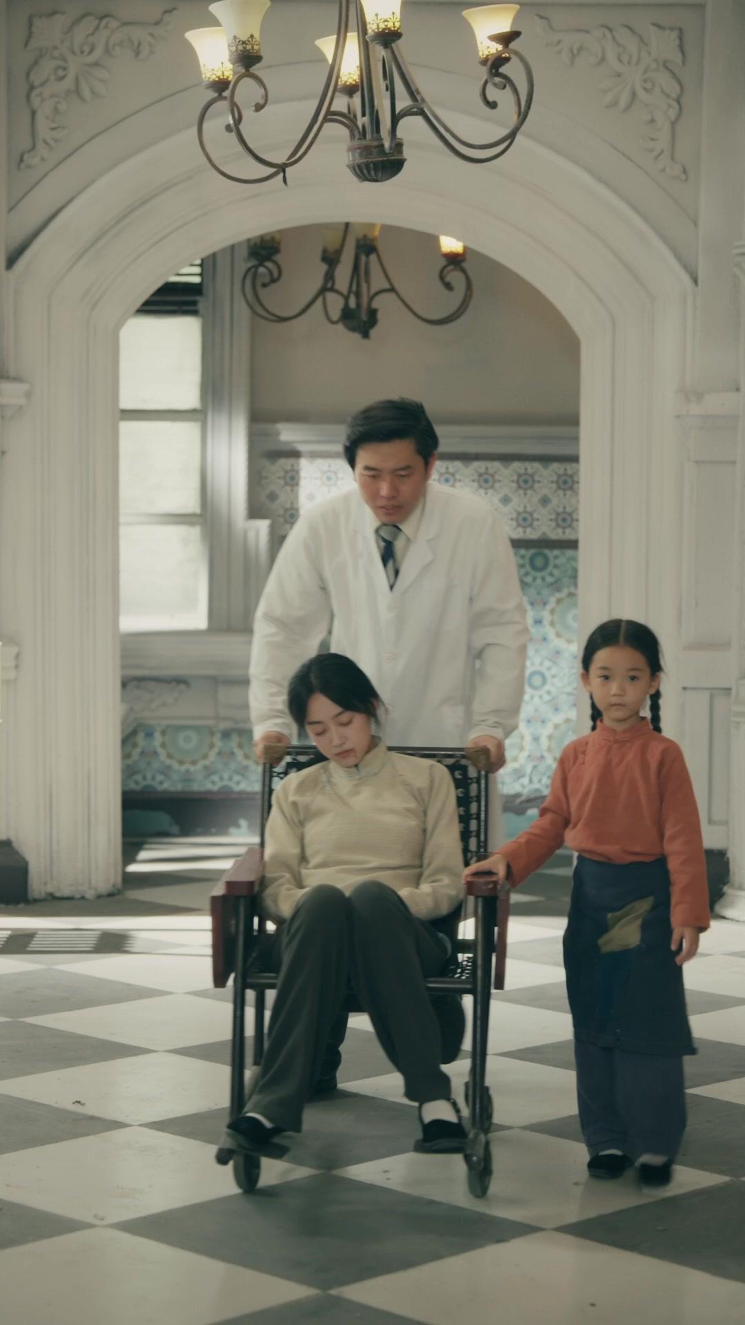 사령관 아빠, 구두 닦아줄까?