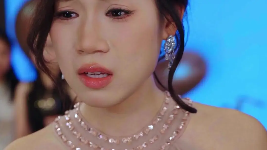 Bye, Jerk! I'm the Boss Lady! The Bloodstain That Shattered the Gala