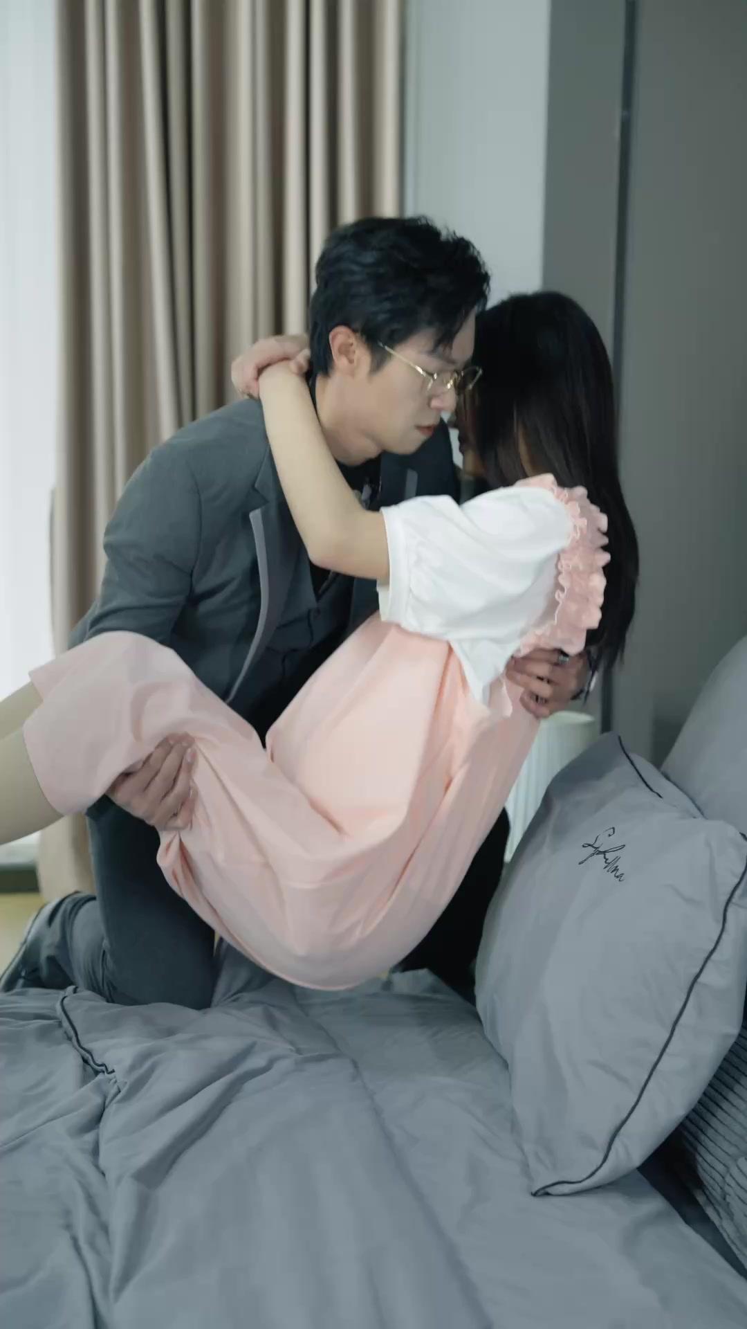 Fated Pregnancy: Caught in the Heir's Web