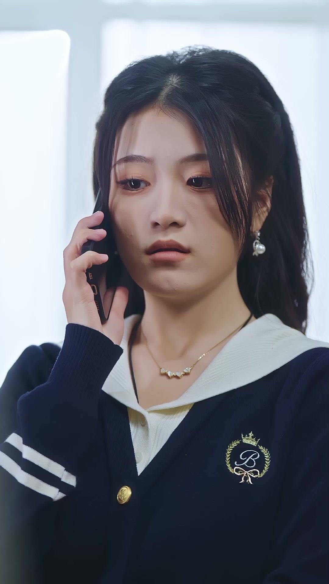 Campus Queen Falls for Me After My First Love Betrayed Me