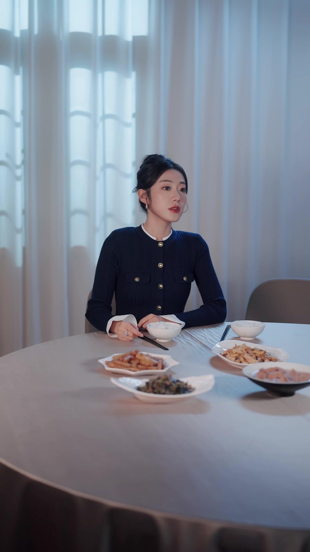 Isteri Bermuka Dua