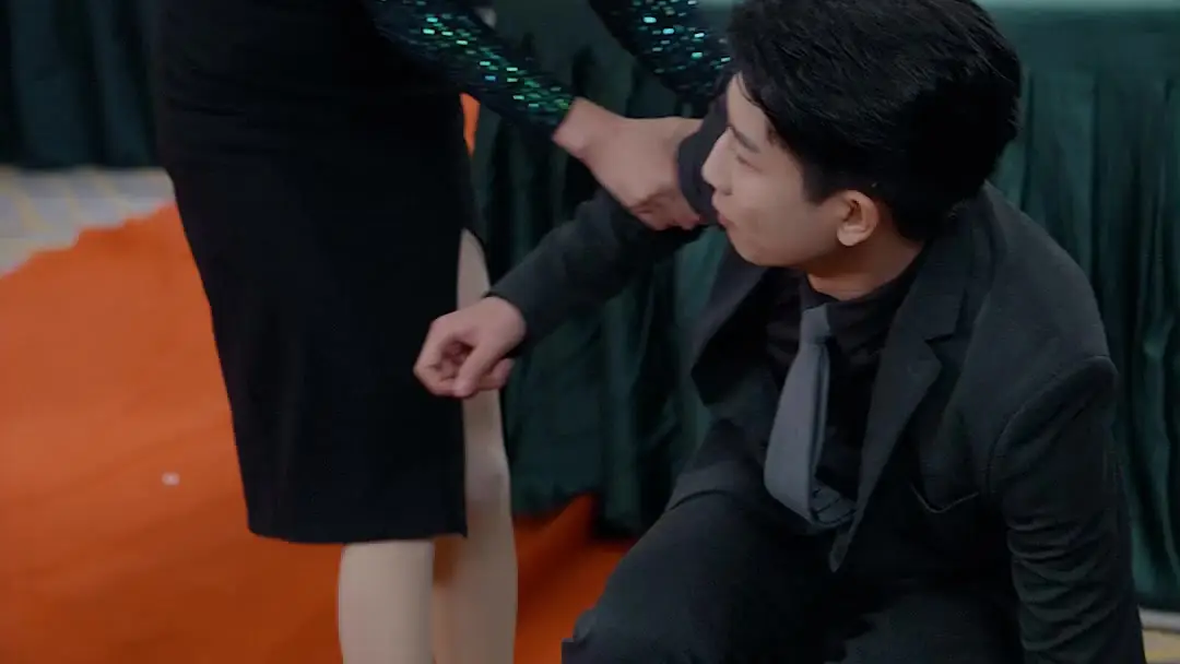Little Troublemaker Turns Everything to Gold! The Jade Auction That Shook the Room
