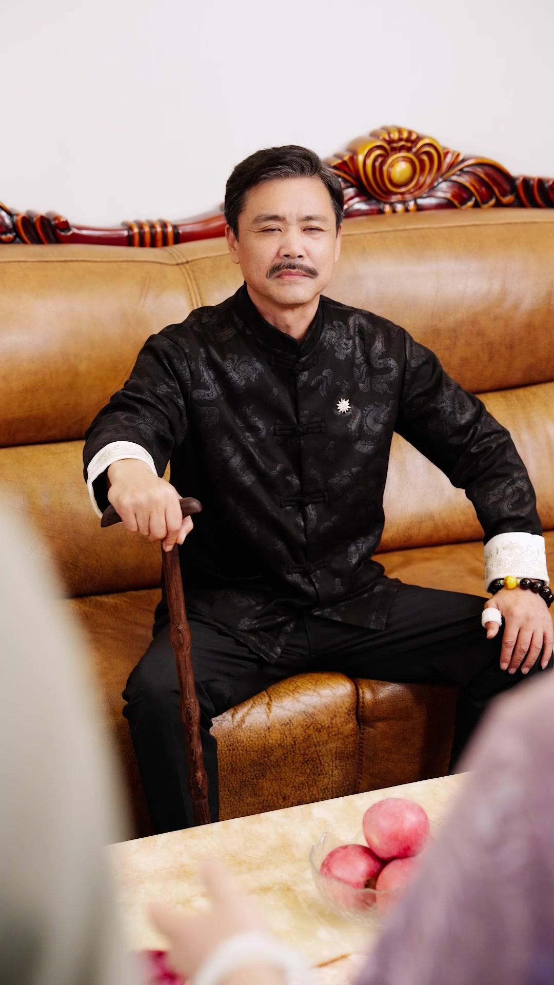 Apa? Tabib itu suamiku?