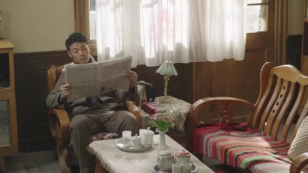 爸爸再愛我一次：茶几上的紅禮盒，藏著三代人的尷尬與溫柔