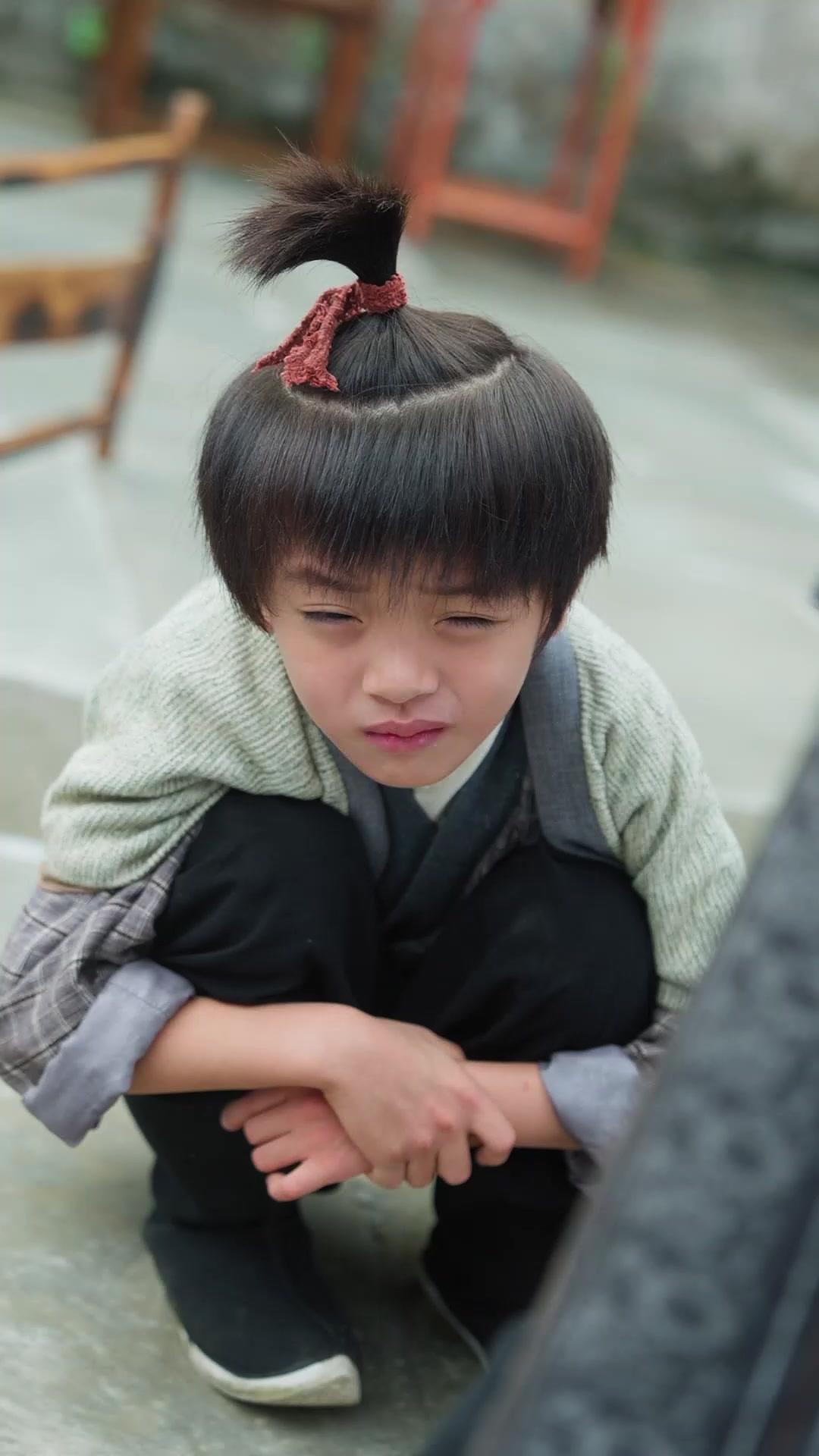 以父之名，言鎮天下