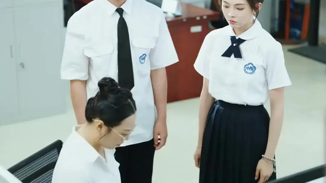 사랑했던 그 시절, 복도에서의 손끝 하나가 말하는 진실