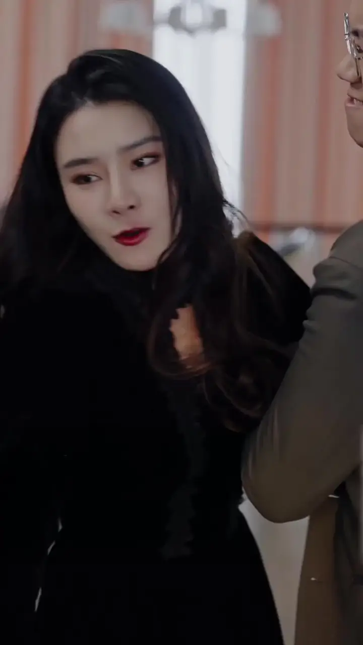 In Love with the Helplessly Romantic CEO Episode 72