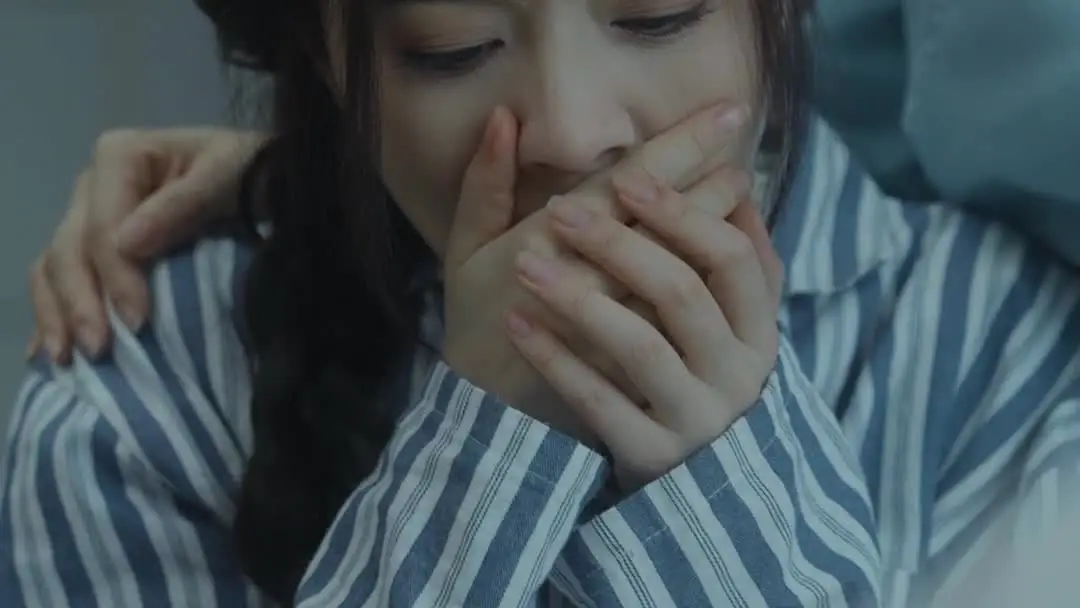 또 한 해의 끝에서 피 흘리는 그녀, 병원의 비밀과 눈 속의 고요
