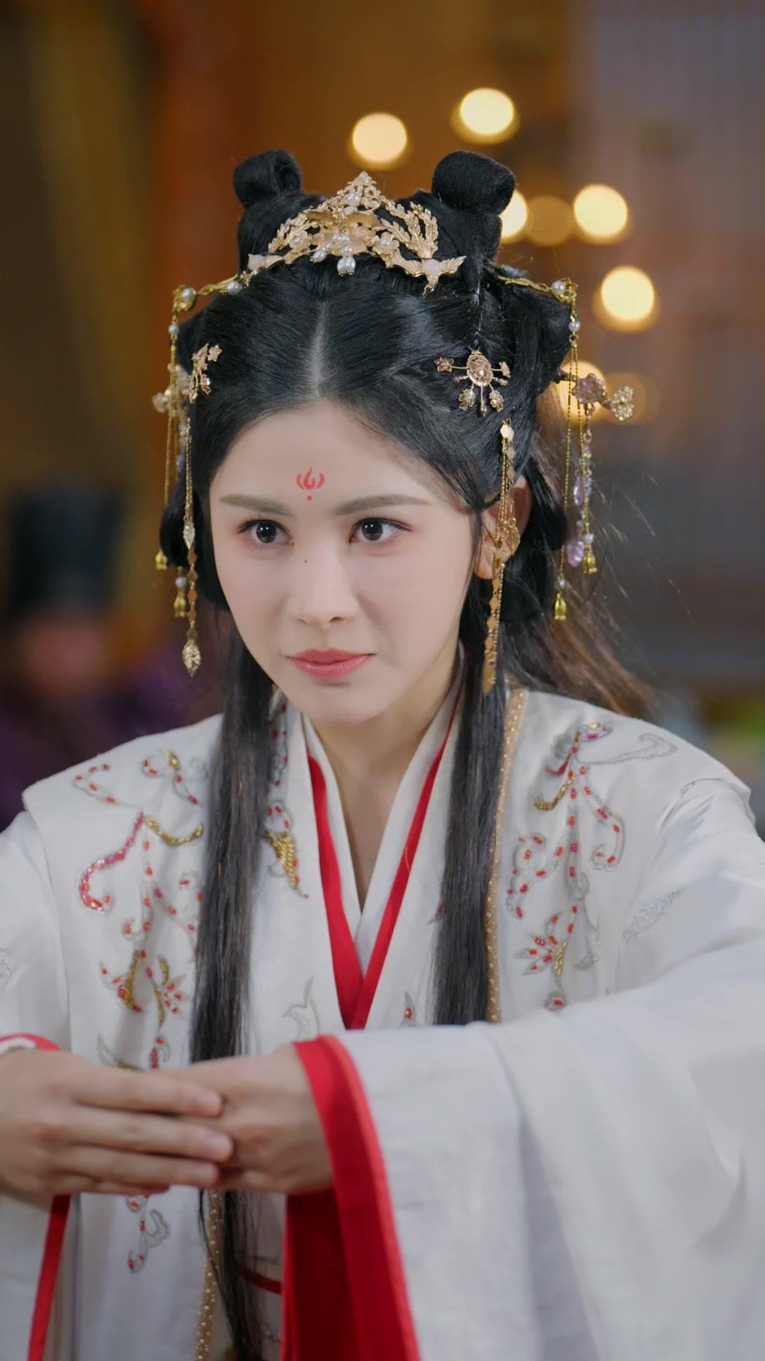 Unruly Crown Princess： A Journey Beyond Worlds