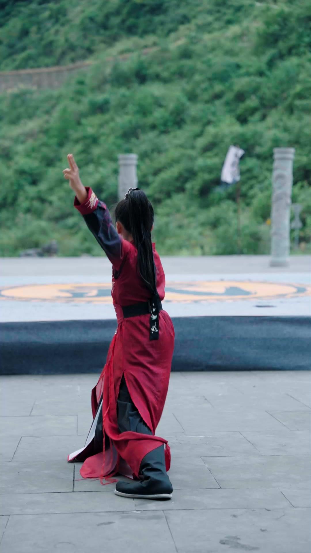 Leluhur Kecil Penyelamat Keluarga