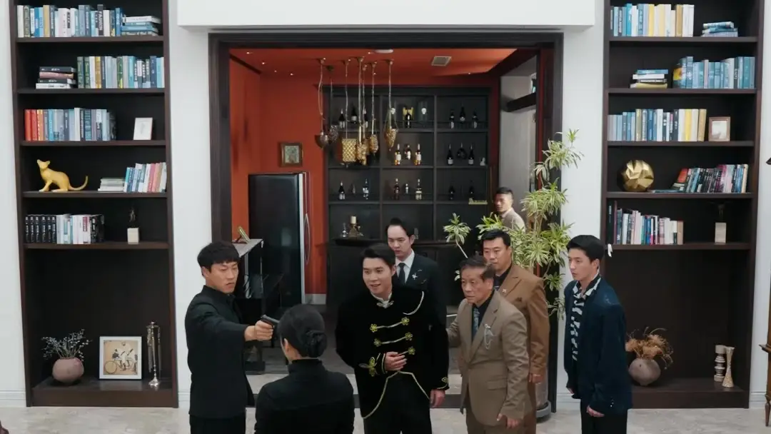 A restaurant owner? The queen! When the chandelier trembled, power shifted
