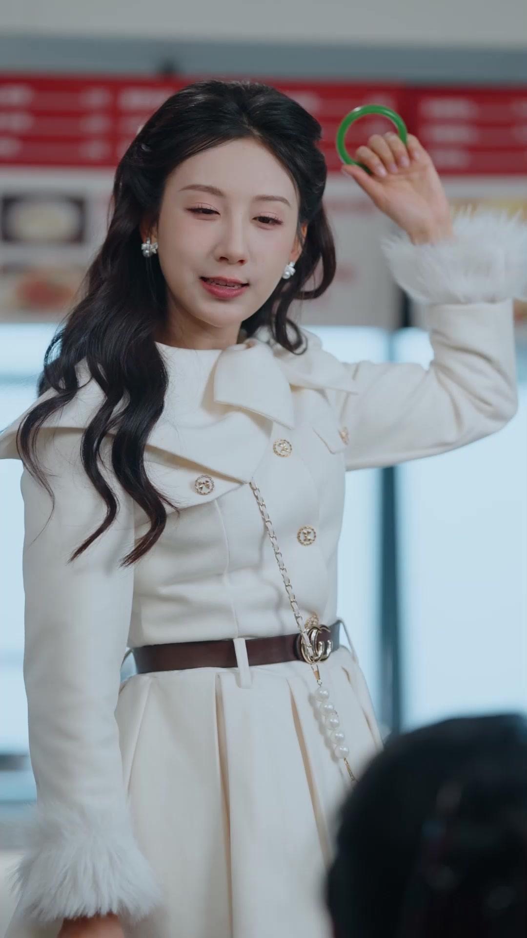 She Serves? She Rules!