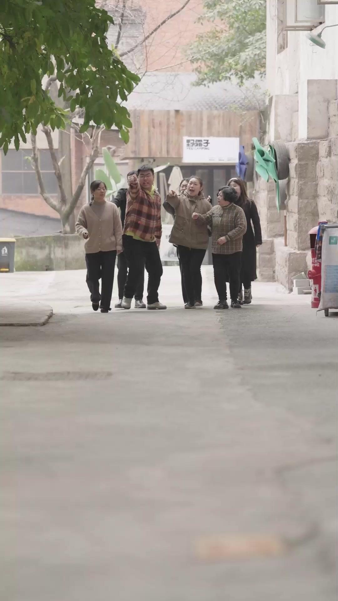 Anak Musuh dalam Pelukan