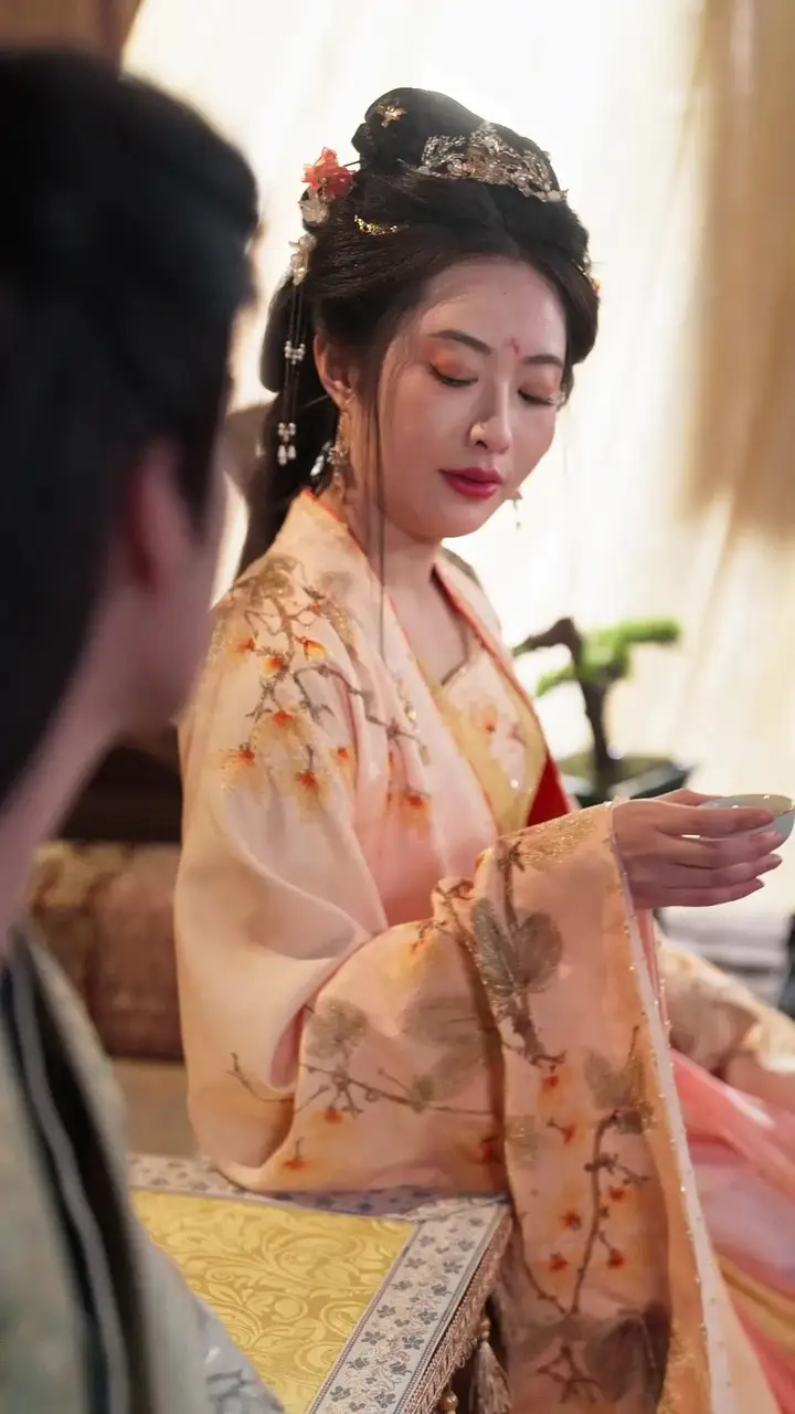 I, the Emperor, Tolerated You Because of Her! Episode 12