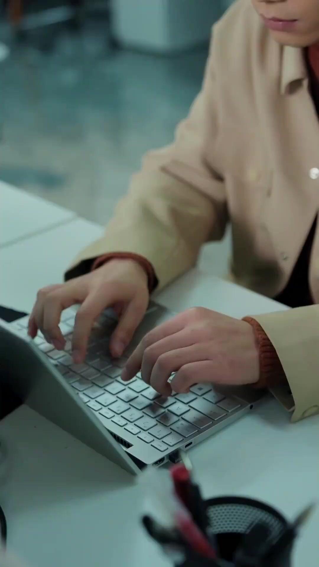 My Assistant Is My Lost Love?