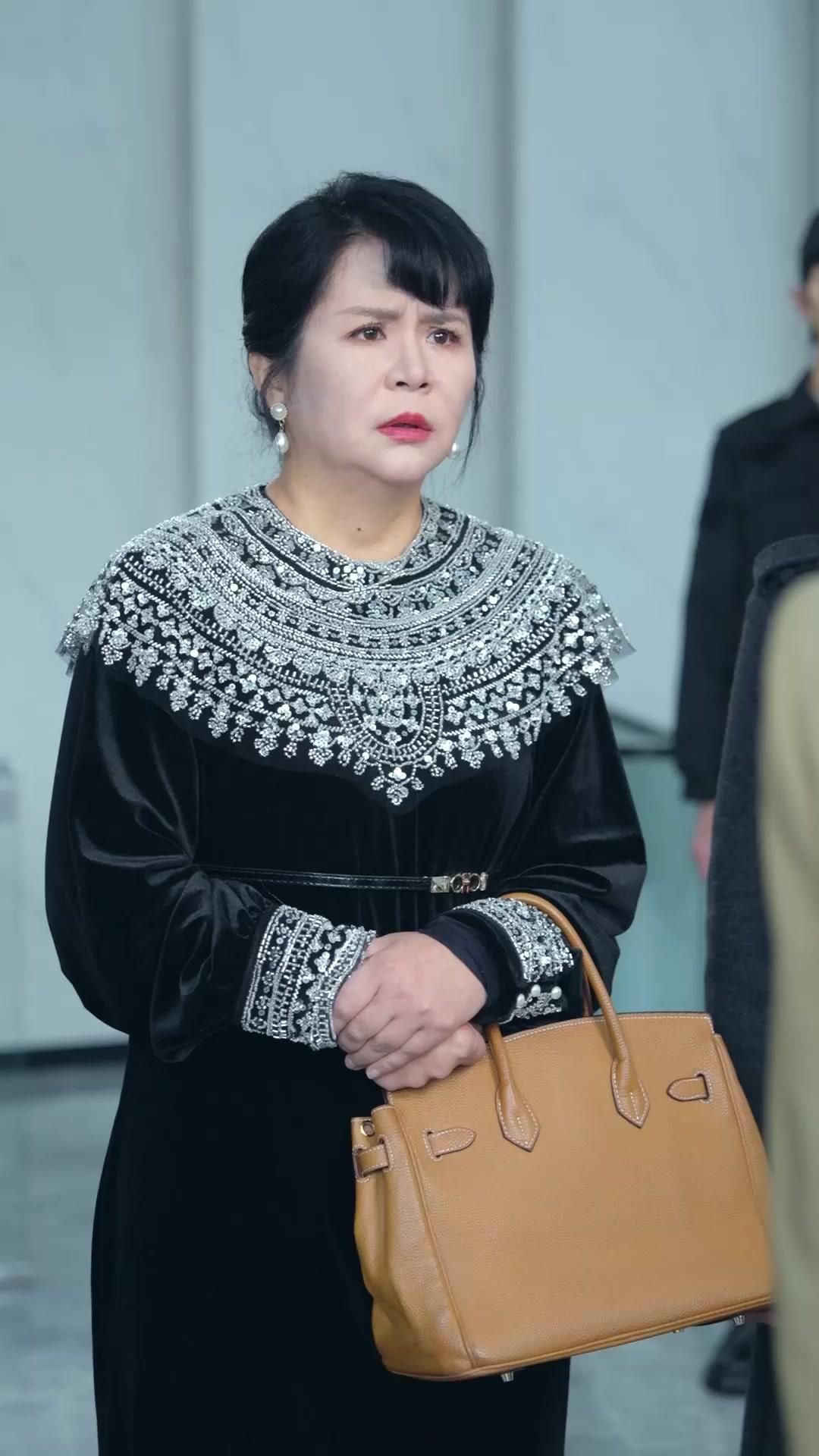 Dia Tidak Layak