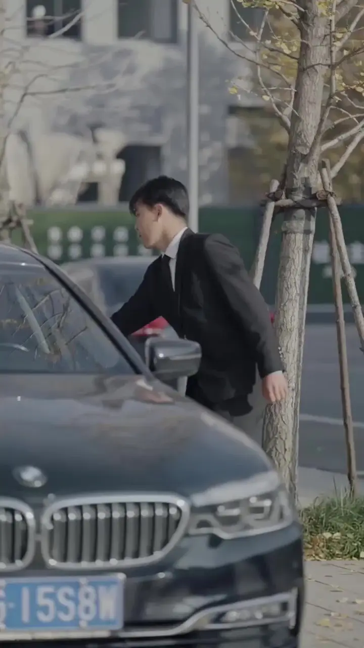 In Love with the Helplessly Romantic CEO Episode 21