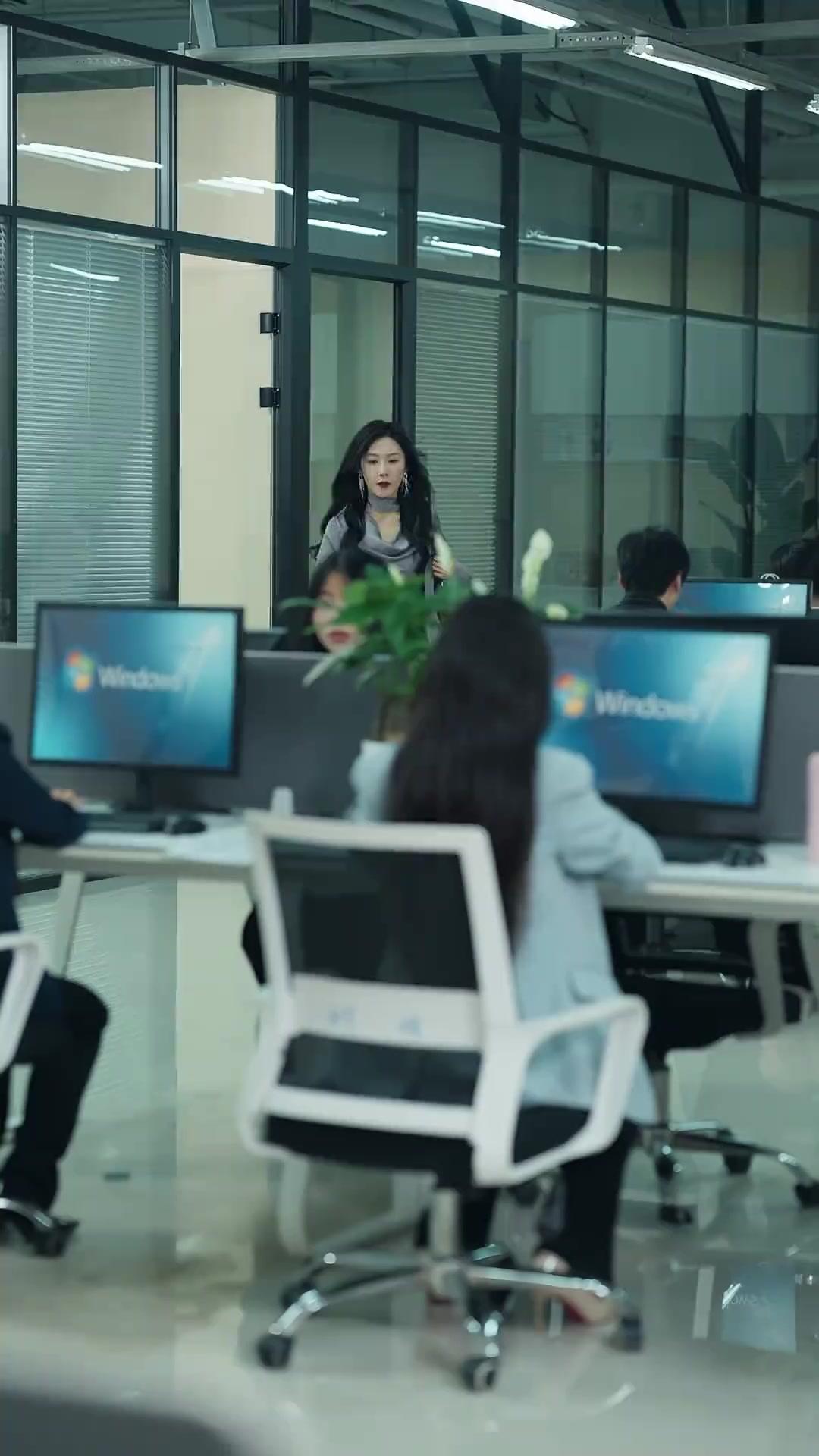 (Dubbed)Her Ex Is a Tech Tycoon